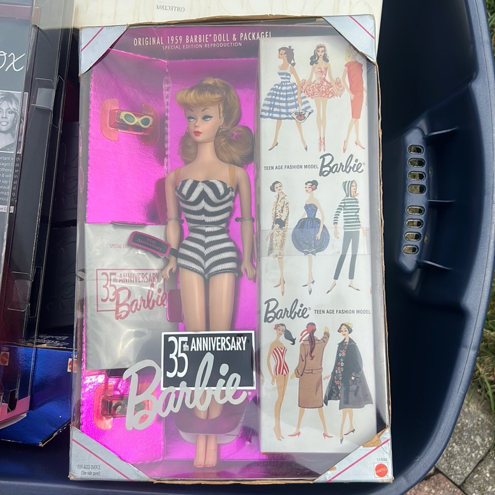 Barbie 35th anniversary  NIOB 1993